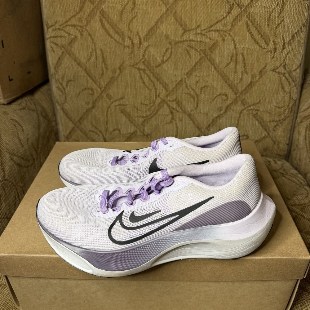 Nike Zoom Fly 5 Women's Size 7 Running Shoes Barely Grape